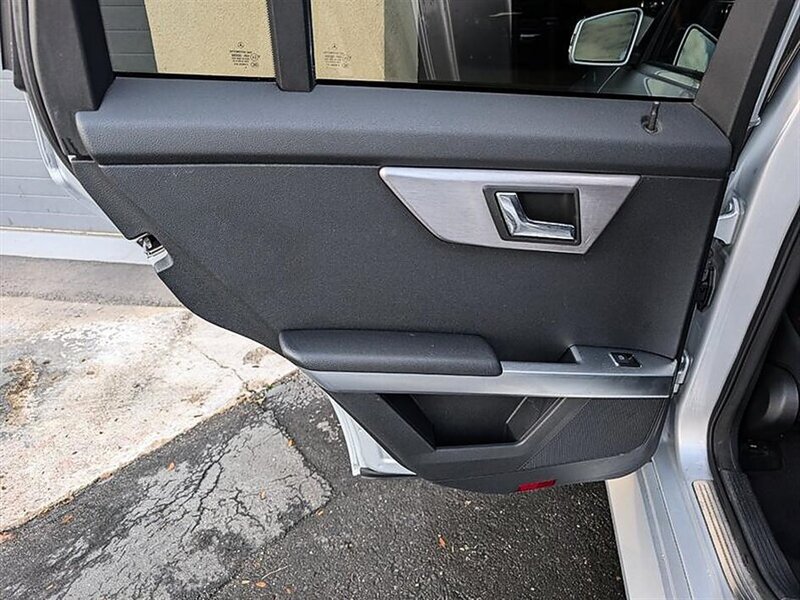 Used 2010 Mercedes-Benz GLK 350 4MATIC image 25