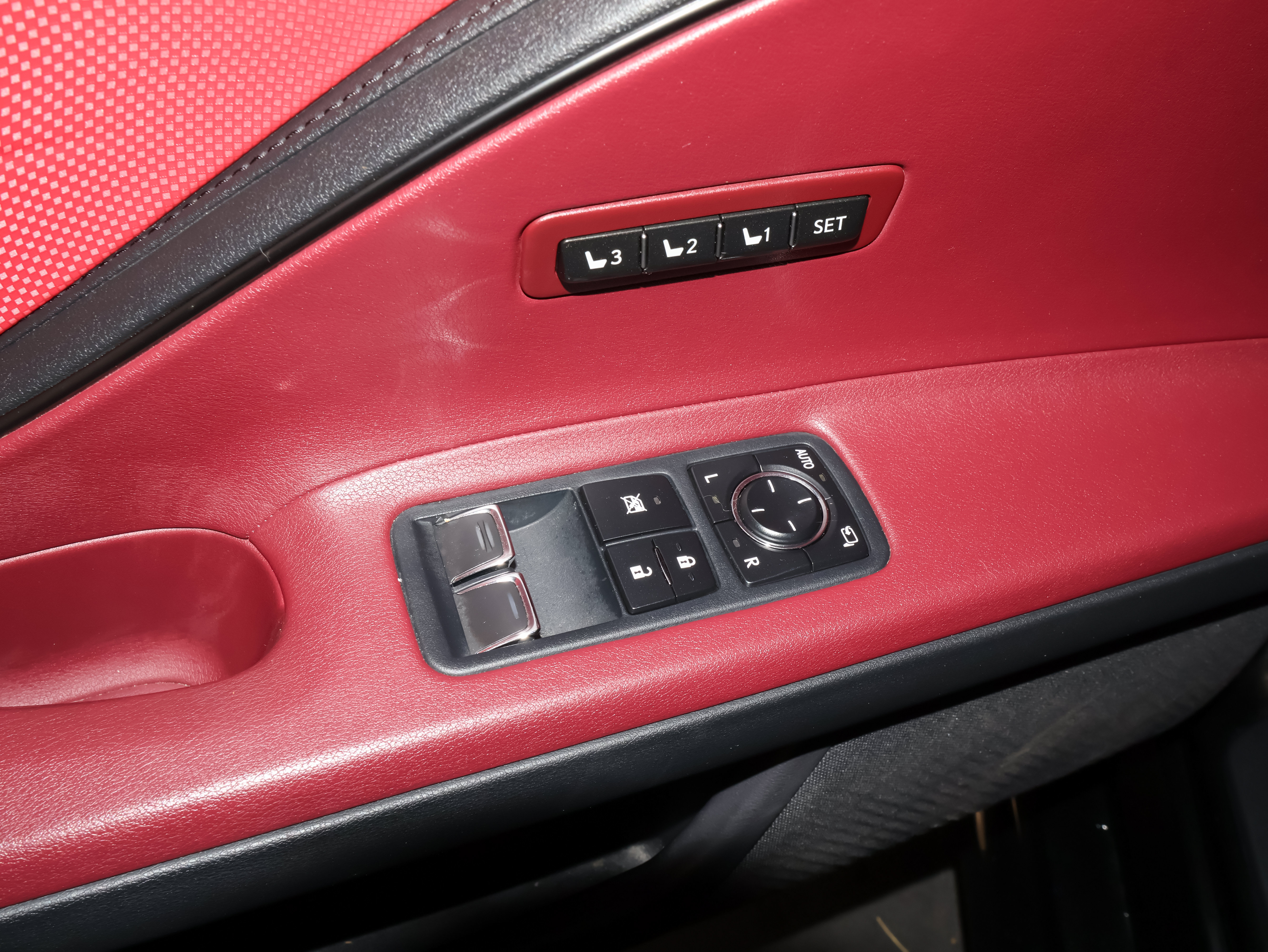 Used 2021 Lexus LC 500 Convertible w/ Touring Package RWD image 19