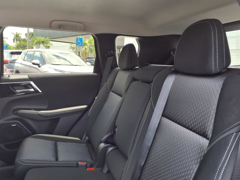 New 2025 Mitsubishi Outlander ES image 10