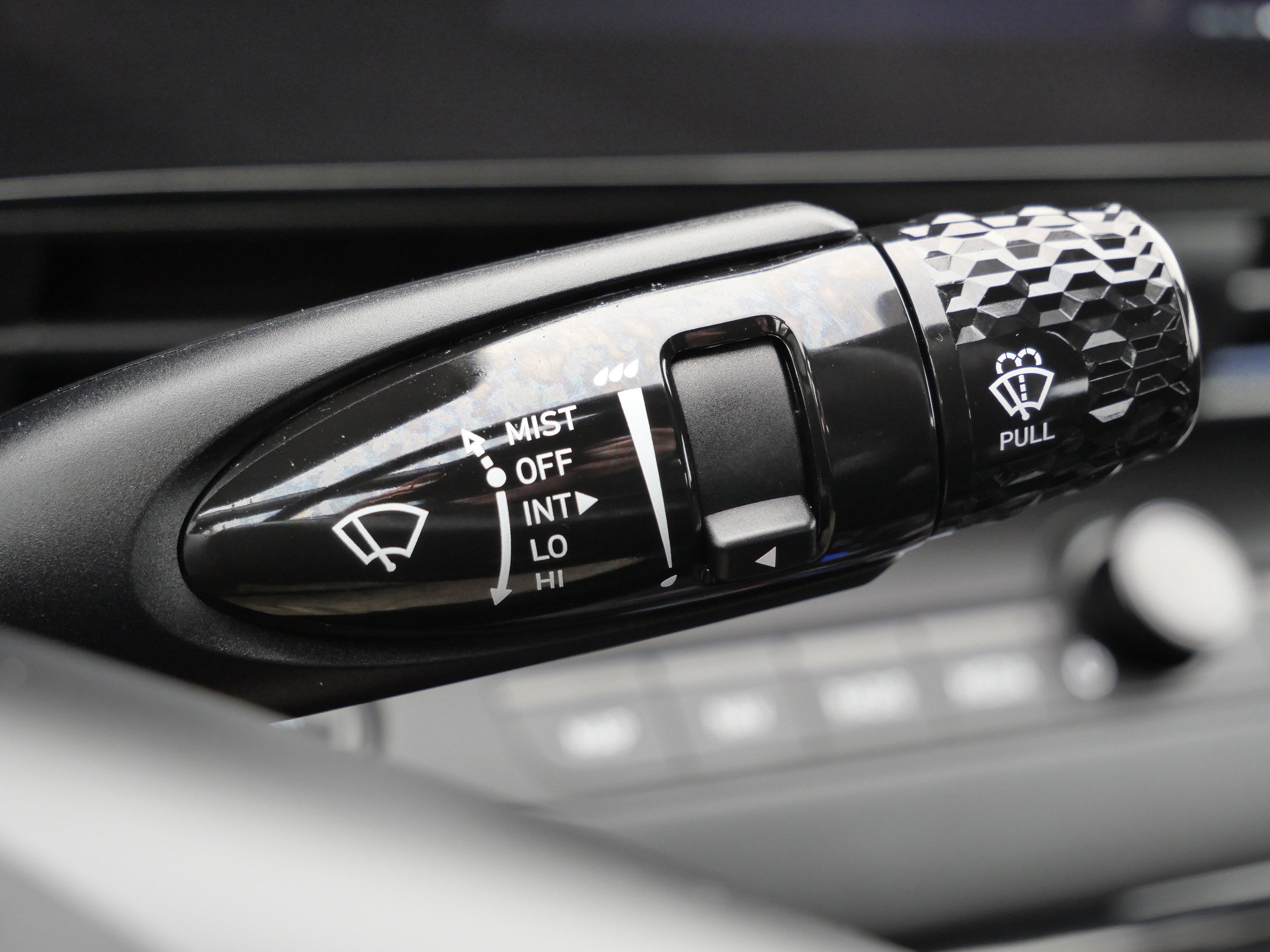 Used 2025 Hyundai Elantra SEL image 33