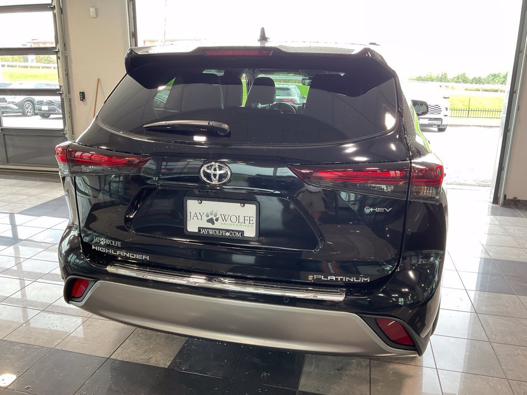 Used 2026 Toyota Highlander Platinum AWD/4WD image 5