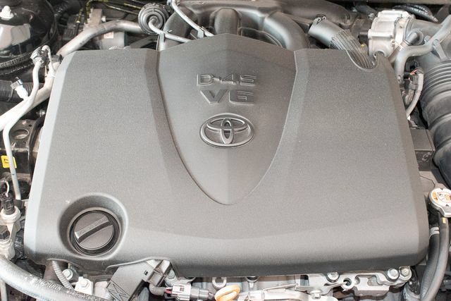 Used 2019 Toyota Camry XSE FWD image 4