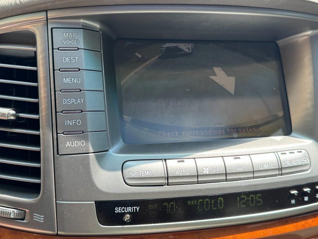 Used 2005 Lexus LX 470 4WD w/ Preferred Accessory Pkg image 25