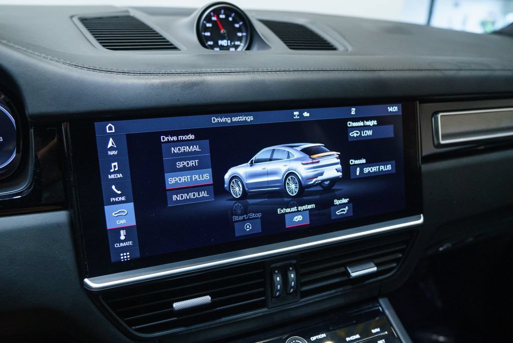Used 2020 Porsche Cayenne Turbo AWD/4WD image 33