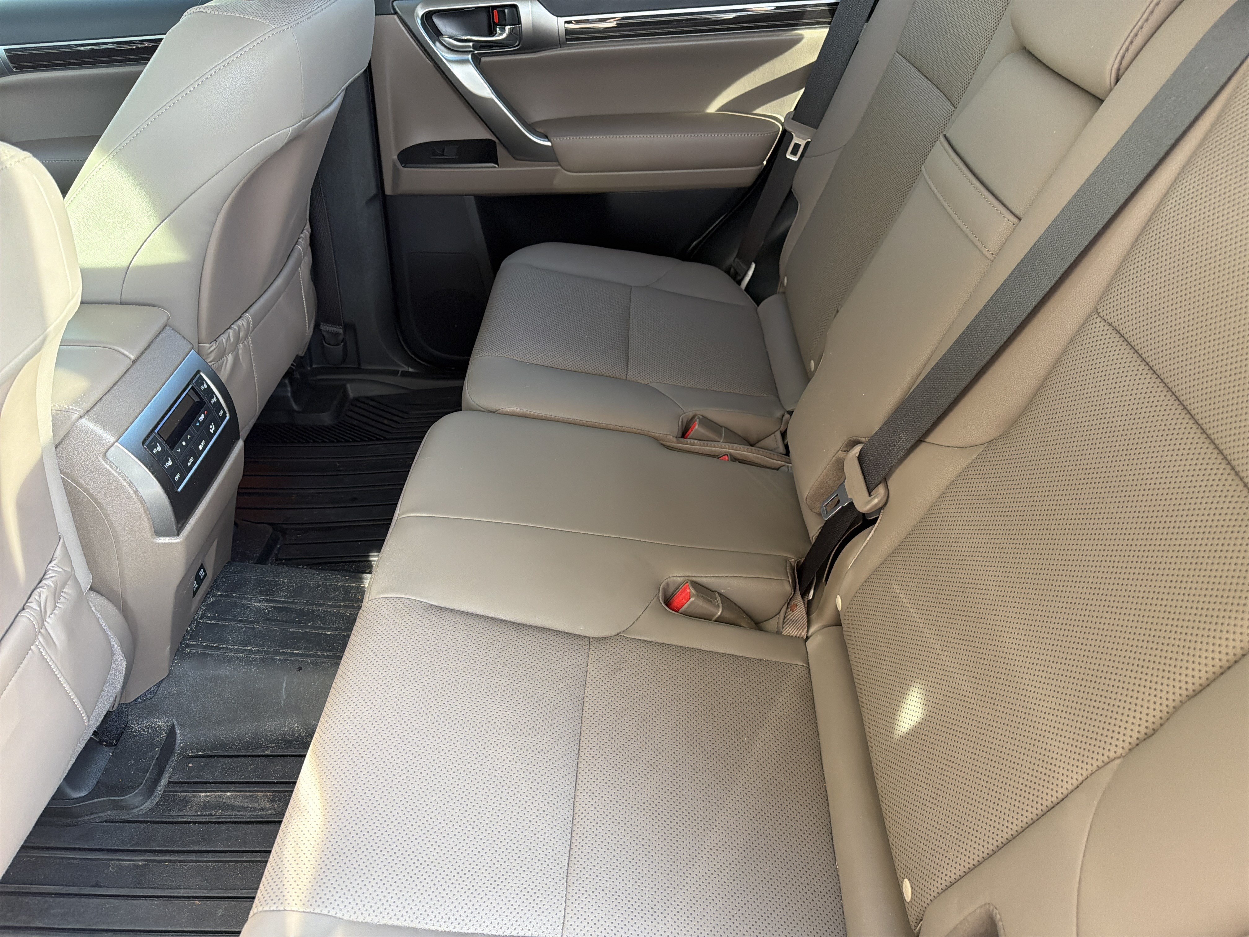 Used 2023 Lexus GX 460 Premium w/ Premium Package AWD/4WD image 31