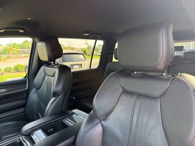 Used 2022 Jeep Wagoneer Series II AWD/4WD image 24