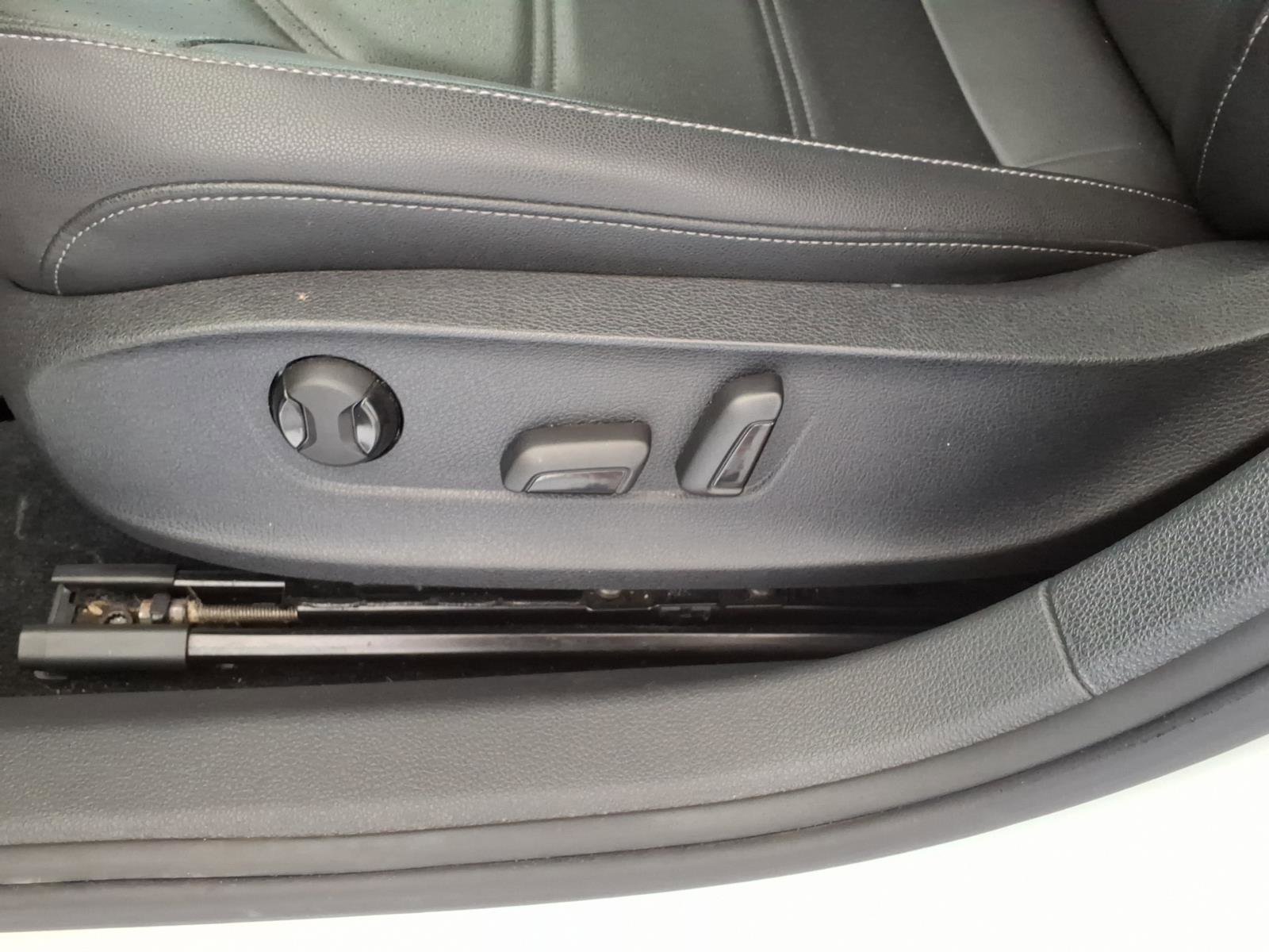 Used 2020 Volkswagen Passat 2.0T SE image 21