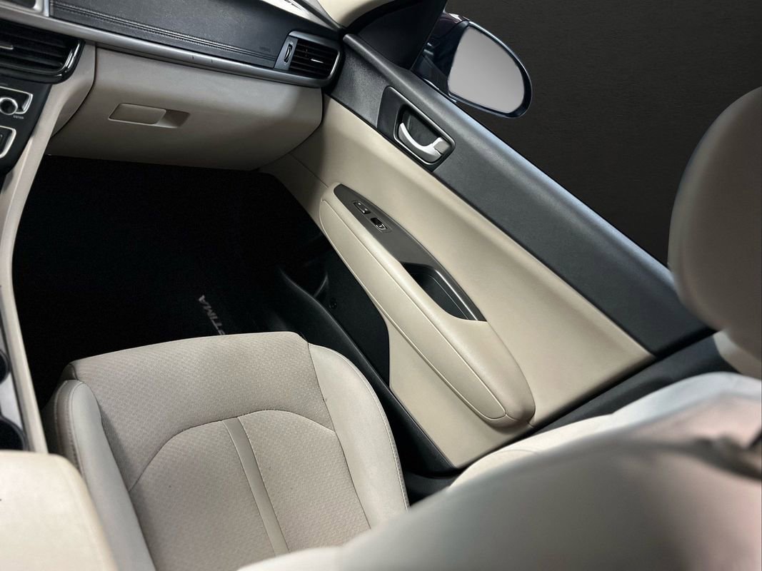 Used 2018 Kia Optima LX image 19