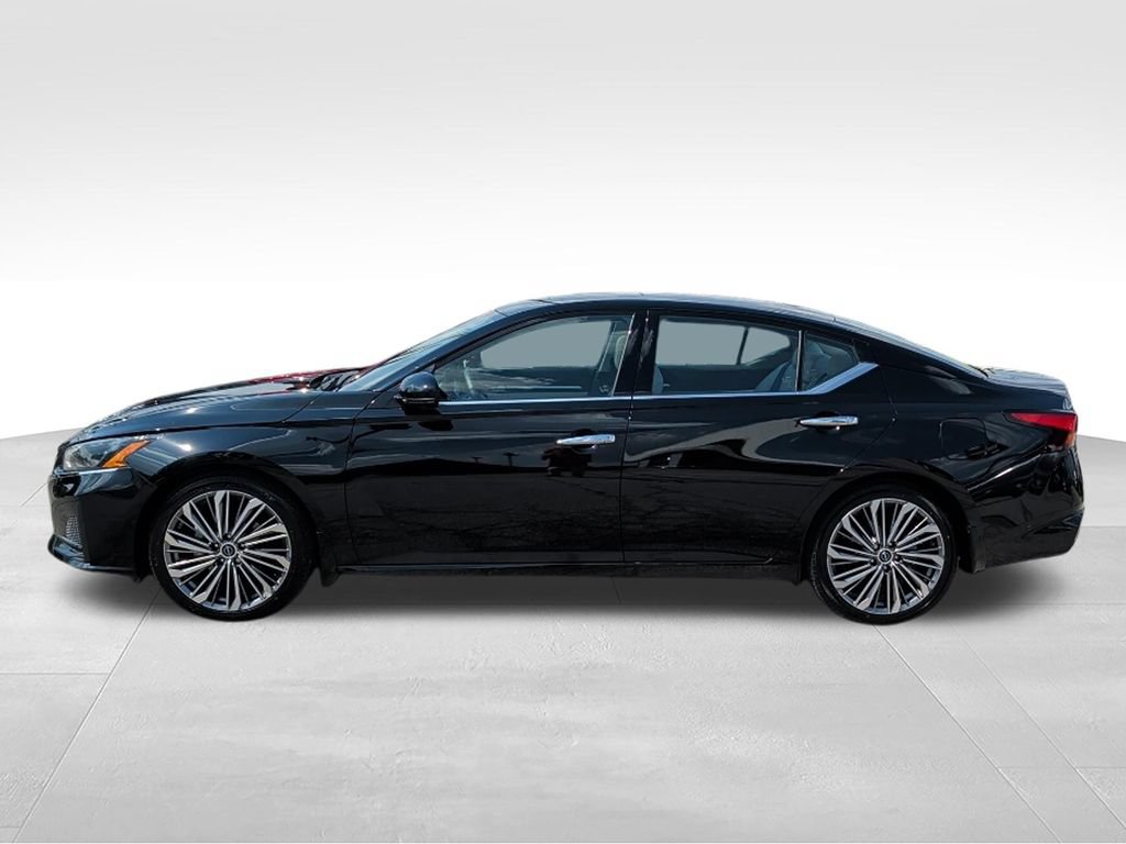 Used 2024 Nissan Altima 2.5 SL FWD image 8