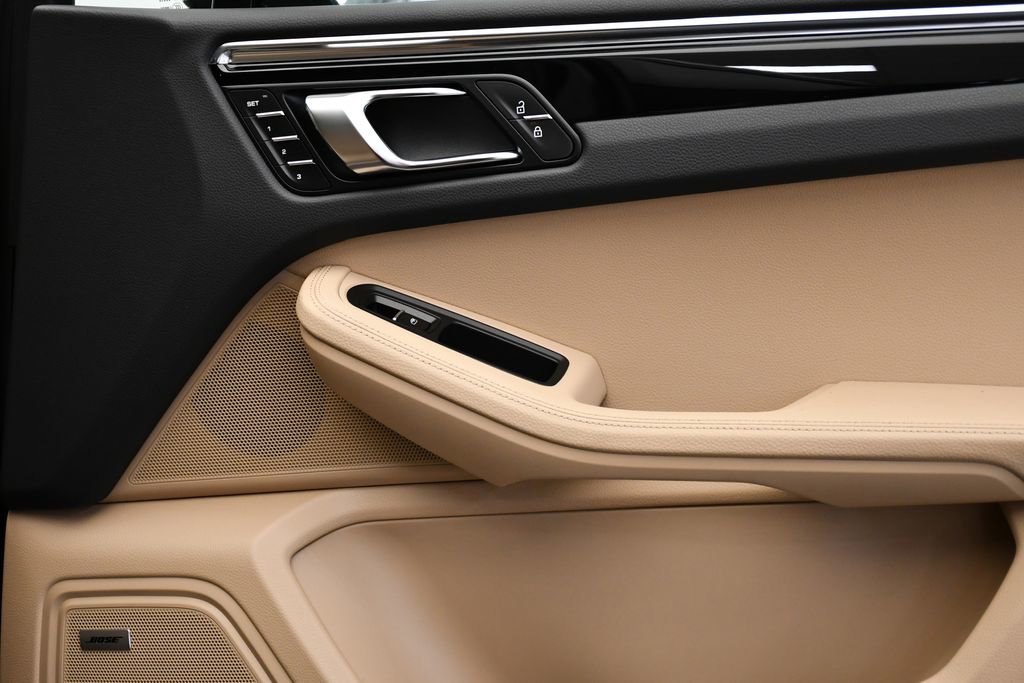 Certified 2025 Porsche Macan image 47