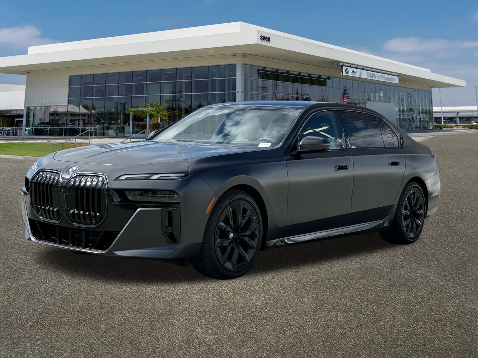 Used 2025 BMW 760i xDrive w/ Premium Package image 6