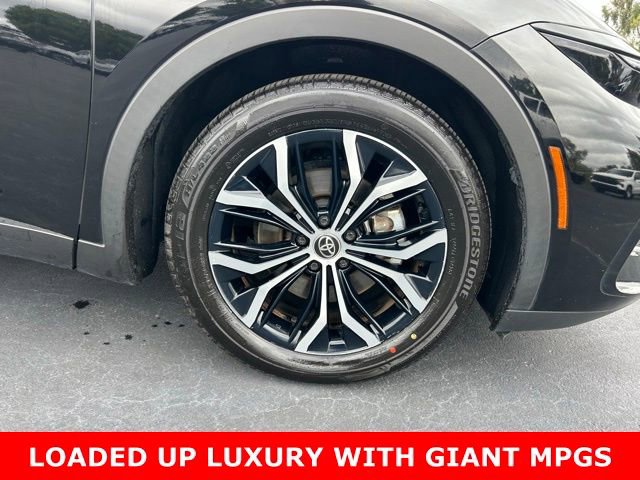 Used 2023 Toyota Crown XLE image 8