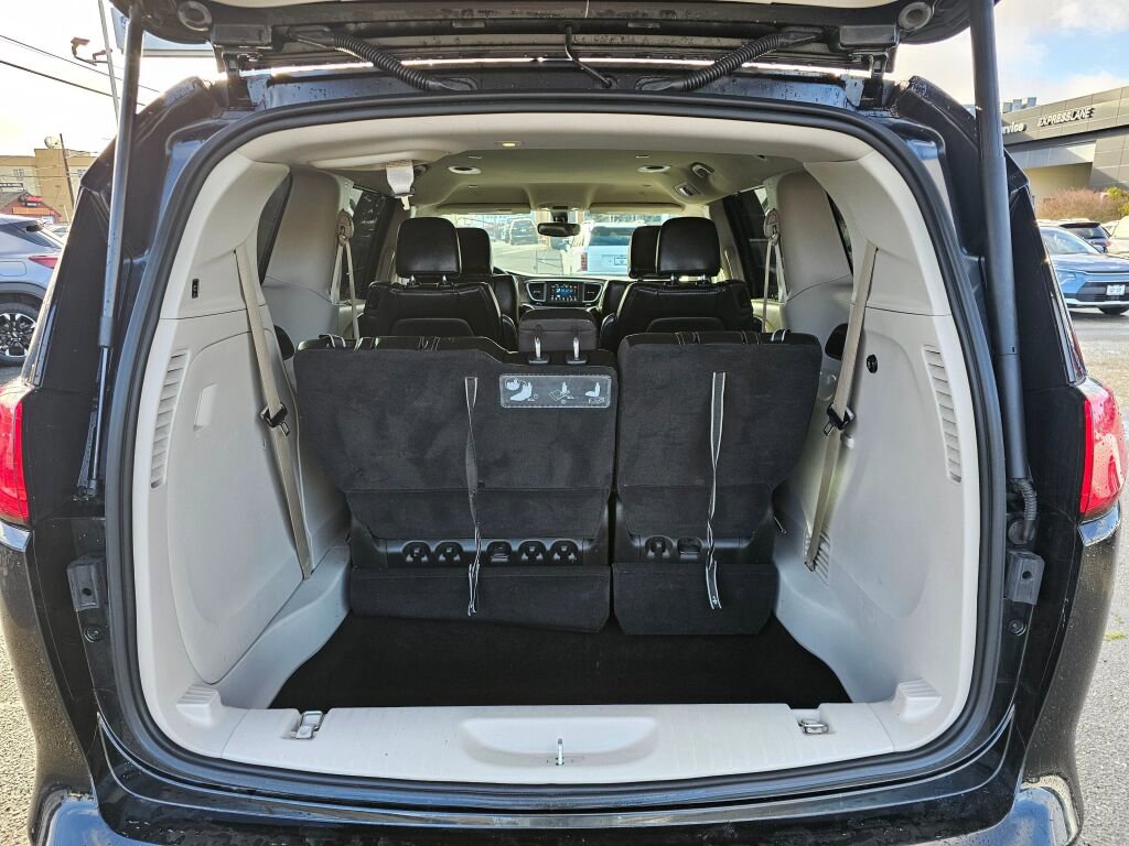 Used 2021 Chrysler Voyager Lxi image 17