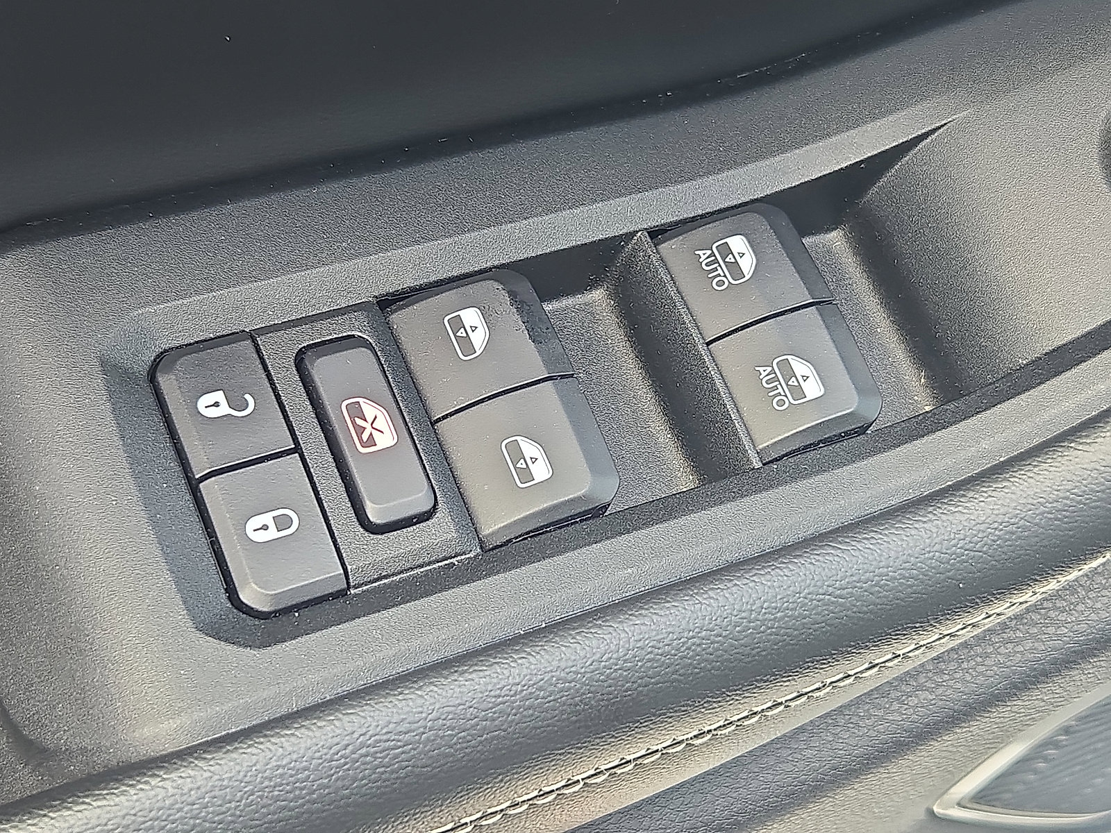 Used 2022 Jeep Grand Cherokee L Limited w/ Luxury Tech Group II image 8