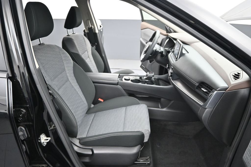 Used 2023 Nissan Rogue SV AWD/4WD image 25