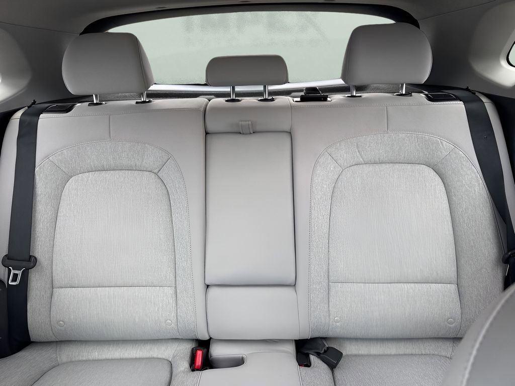 Used 2023 Hyundai Kona SE image 11