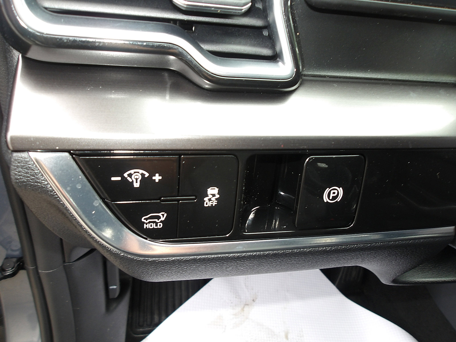 Used 2025 Kia Sportage EX w/ Premium Package image 16