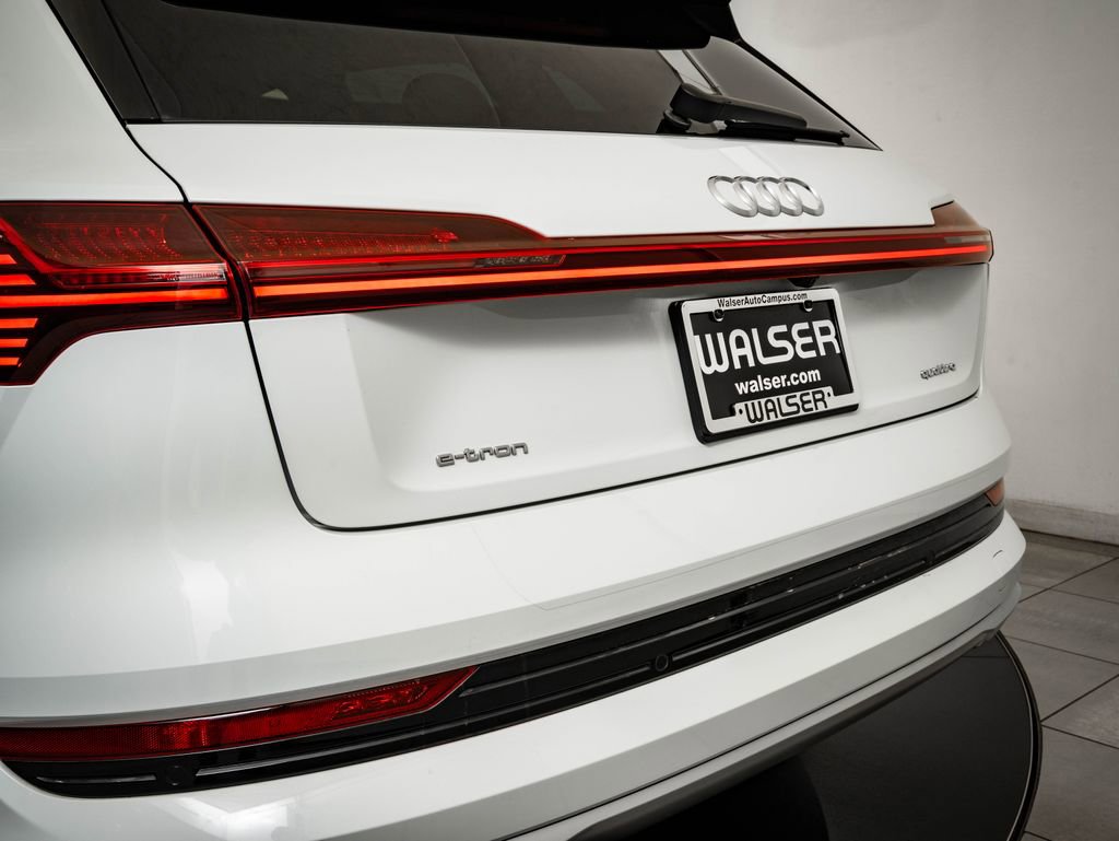Used 2022 Audi e-tron Premium Plus w/ Premium Plus Package image 20