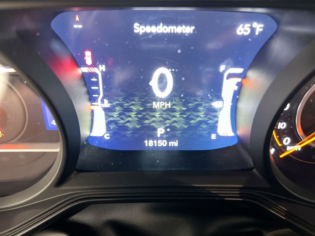 Used 2025 Jeep Wrangler Sahara image 13