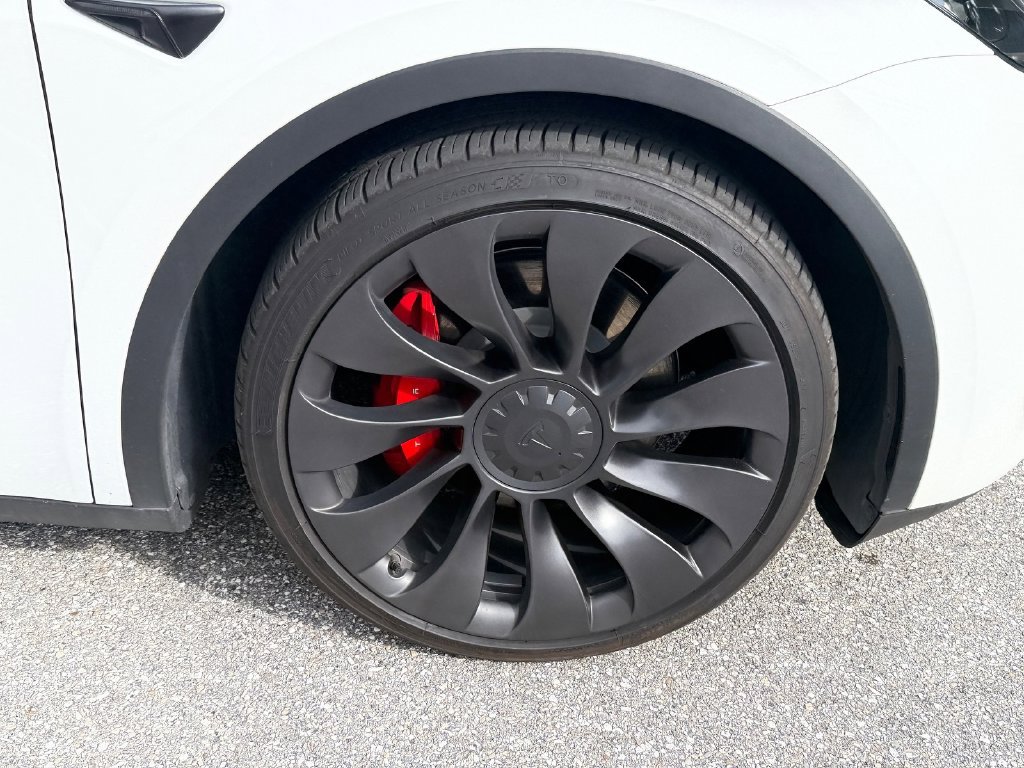 Used 2023 Tesla Model Y Performance AWD/4WD image 9