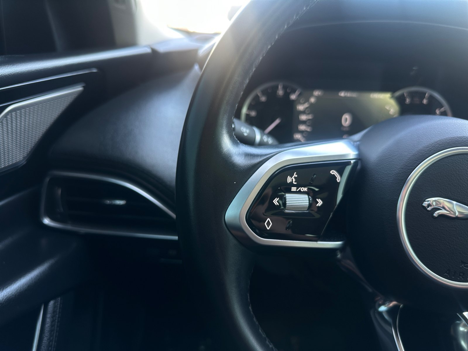 Used 2020 Jaguar XE S RWD image 20