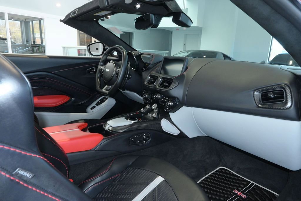 Used 2023 Aston Martin V12 Vantage Roadster RWD image 35