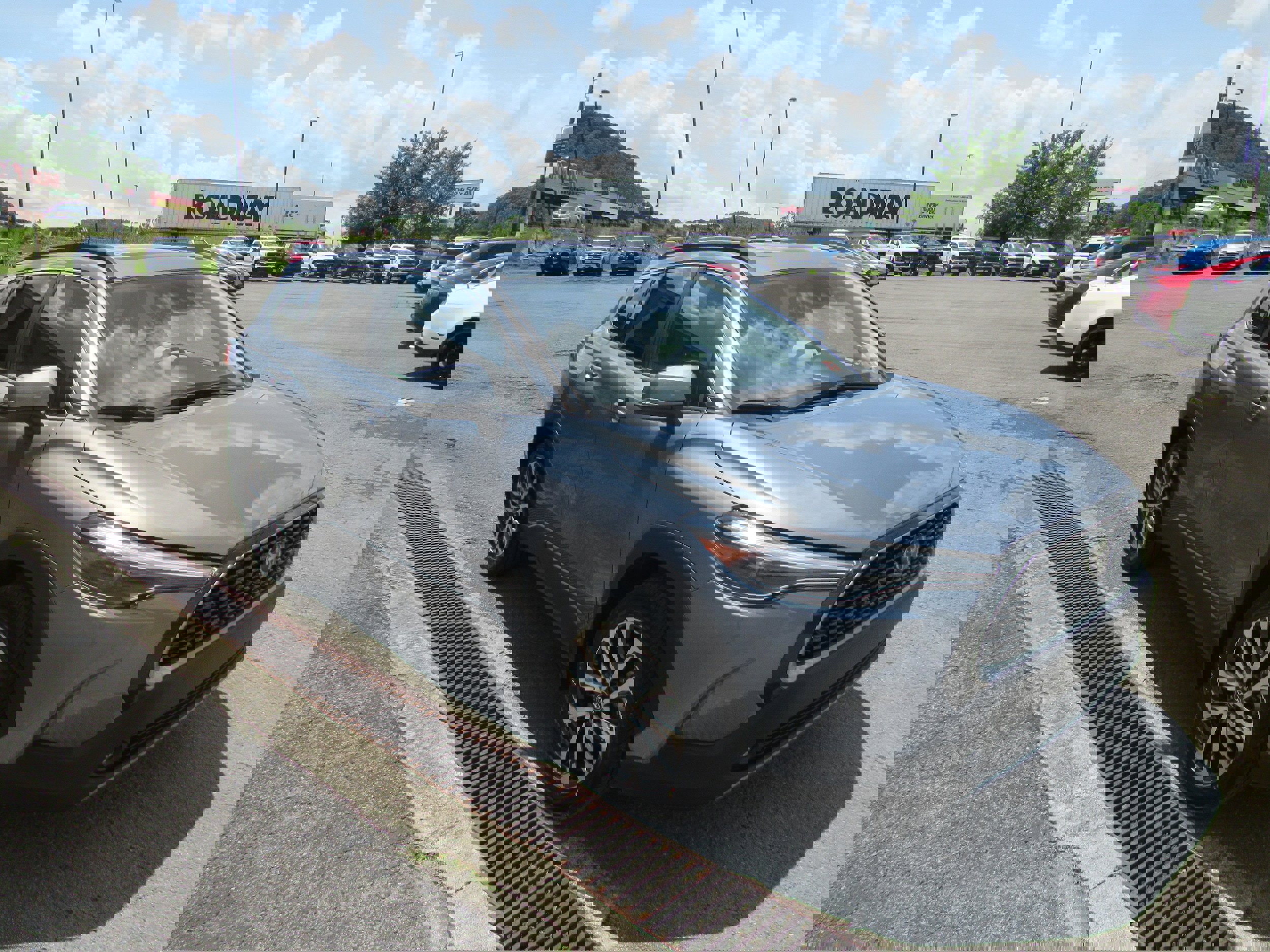 Used 2022 Toyota Corolla Cross XLE image 4