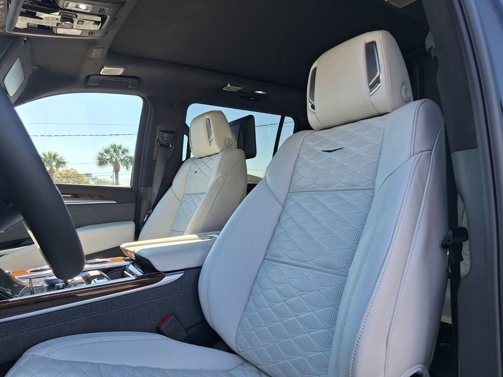 Used 2026 Cadillac Escalade ESV Platinum Sport w/ LPO, ONYX Package AWD/4WD image 24