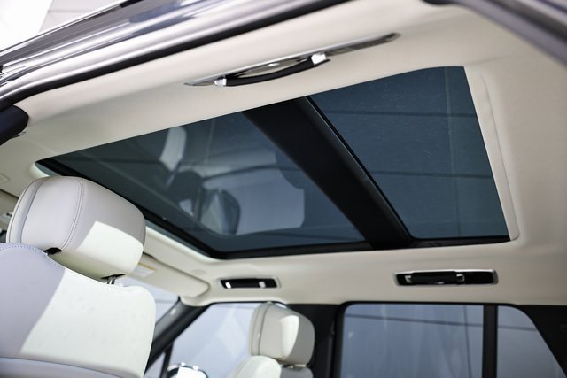 New 2025 Land Rover Range Rover SE image 18