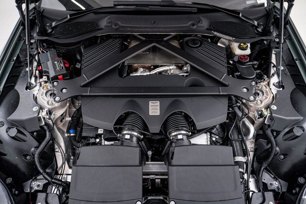Used 2025 Aston Martin V8 Vantage Coupe RWD image 33