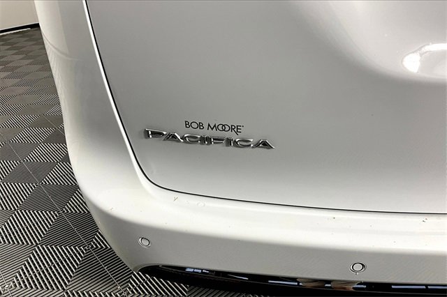 New 2026 Chrysler Pacifica Select image 9