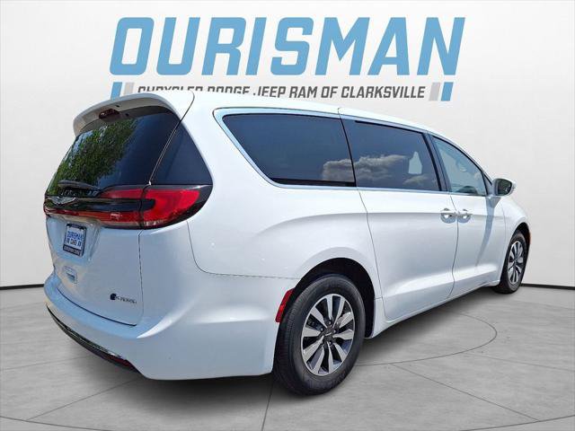 Certified 2022 Chrysler Pacifica Touring-L FWD image 6
