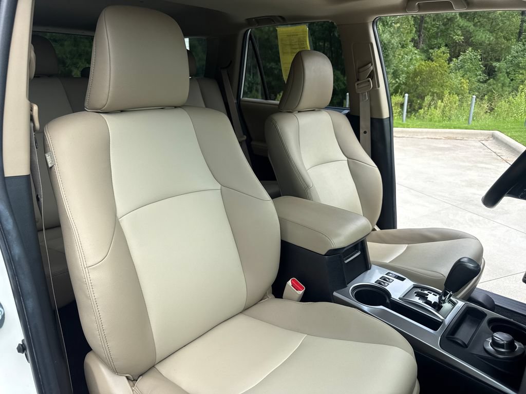 Used 2020 Toyota 4Runner SR5 Premium w/ Moonroof Package AWD/4WD image 34