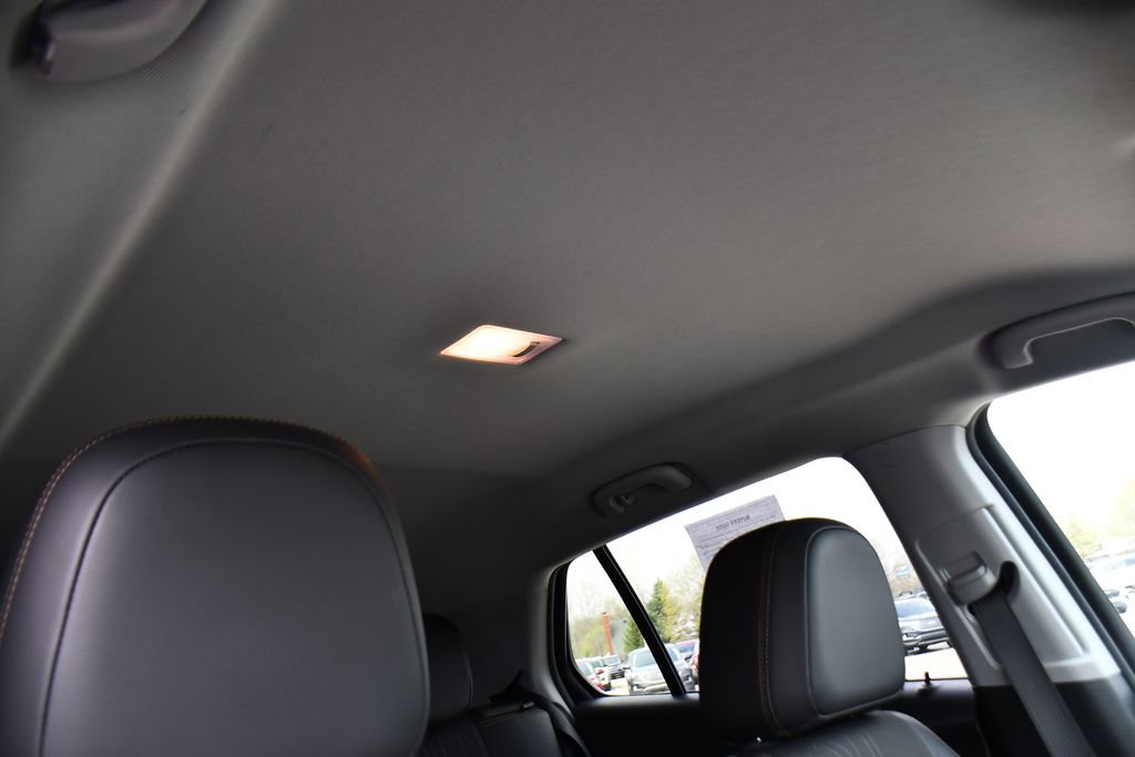 Used 2022 Chevrolet Trax LT w/ LT Convenience Package AWD/4WD image 17