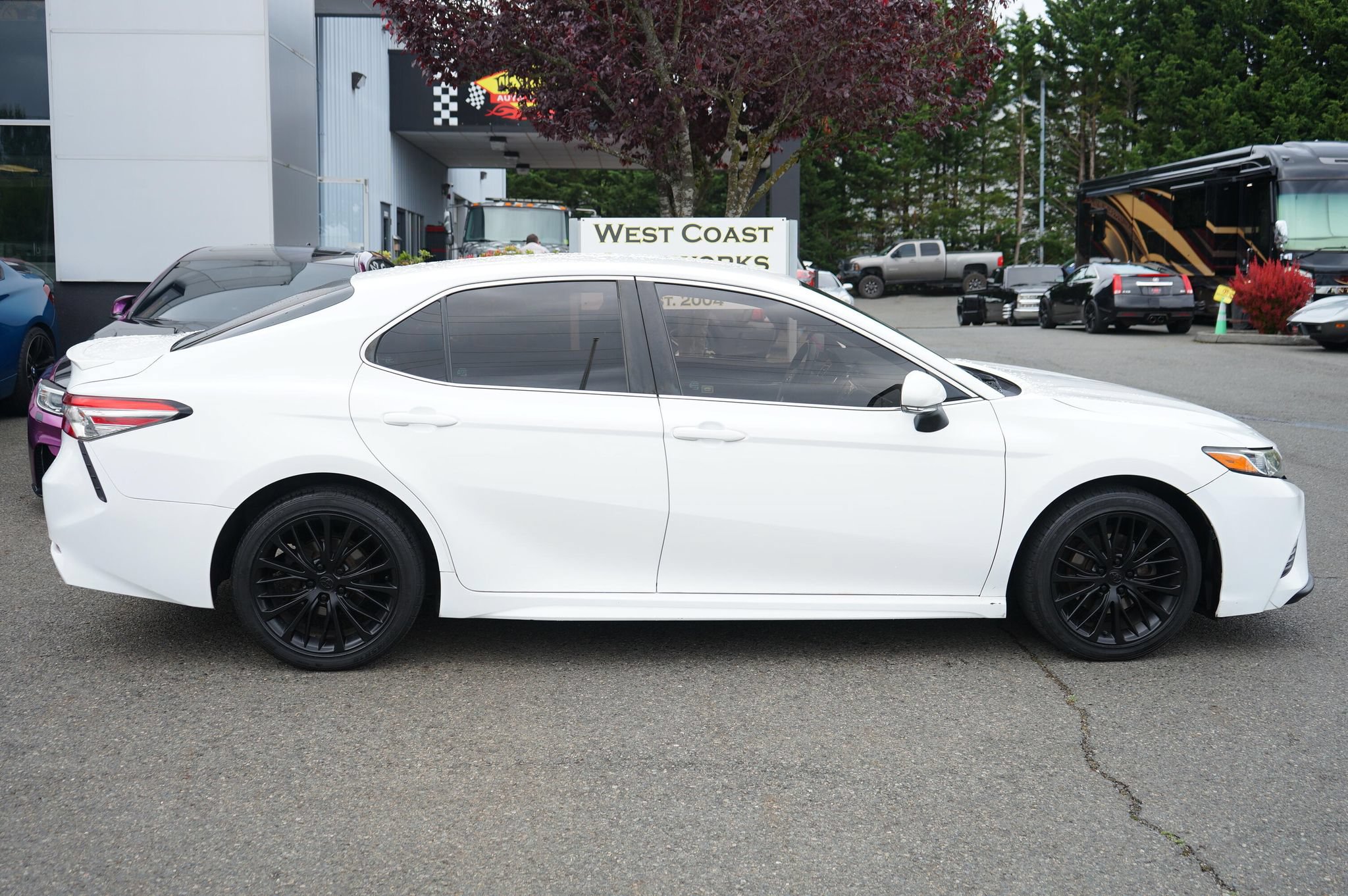 Used 2018 Toyota Camry SE w/ Convenience Package FWD image 6