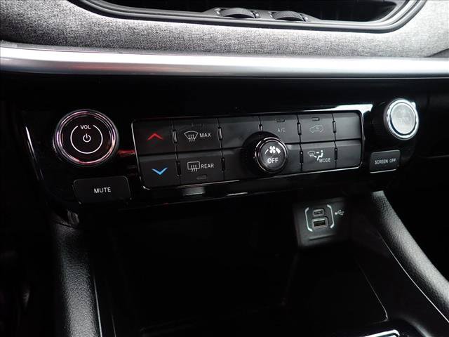 Used 2023 Jeep Compass Latitude AWD/4WD image 19