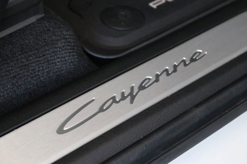 Used 2024 Porsche Cayenne image 35