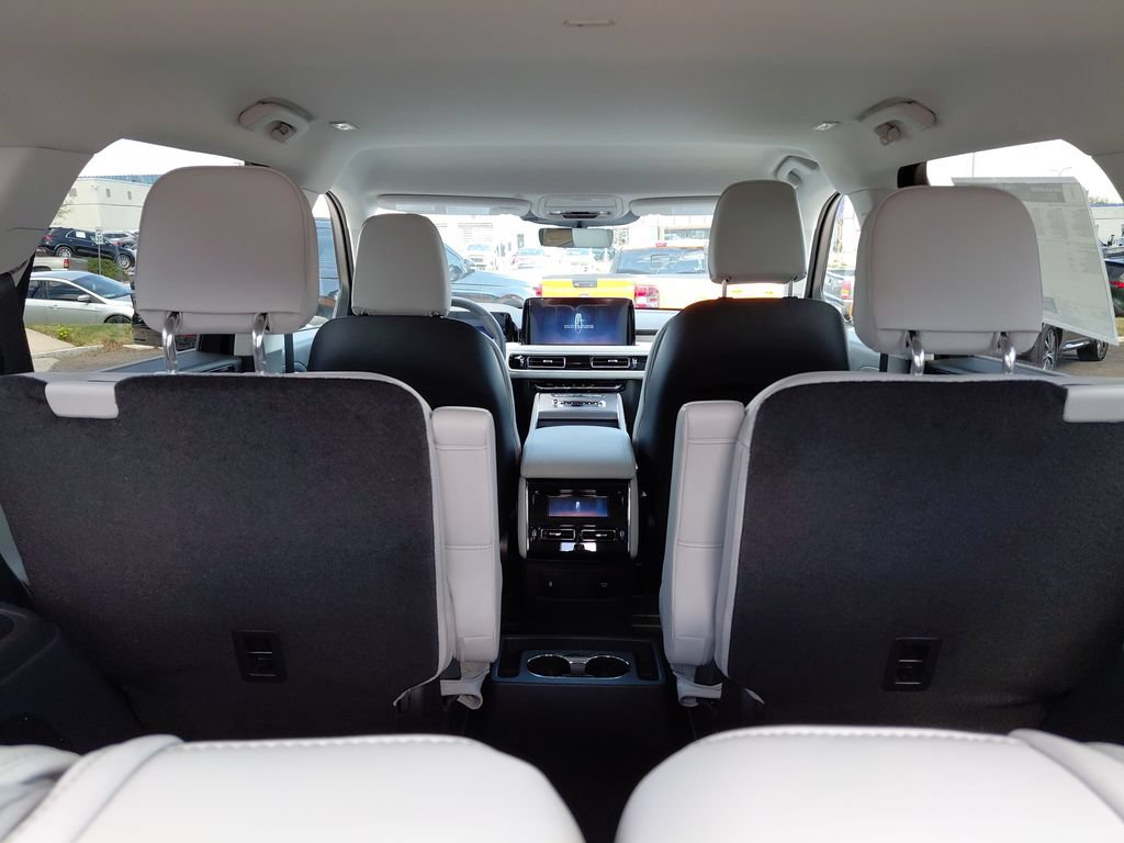 New 2026 Lincoln Aviator AWD w/ Jet Appearance Package image 33