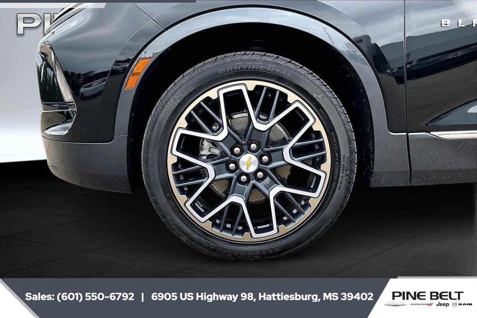 Used 2025 Chevrolet Blazer Premier w/ Enhanced Convenience Package AWD/4WD image 9