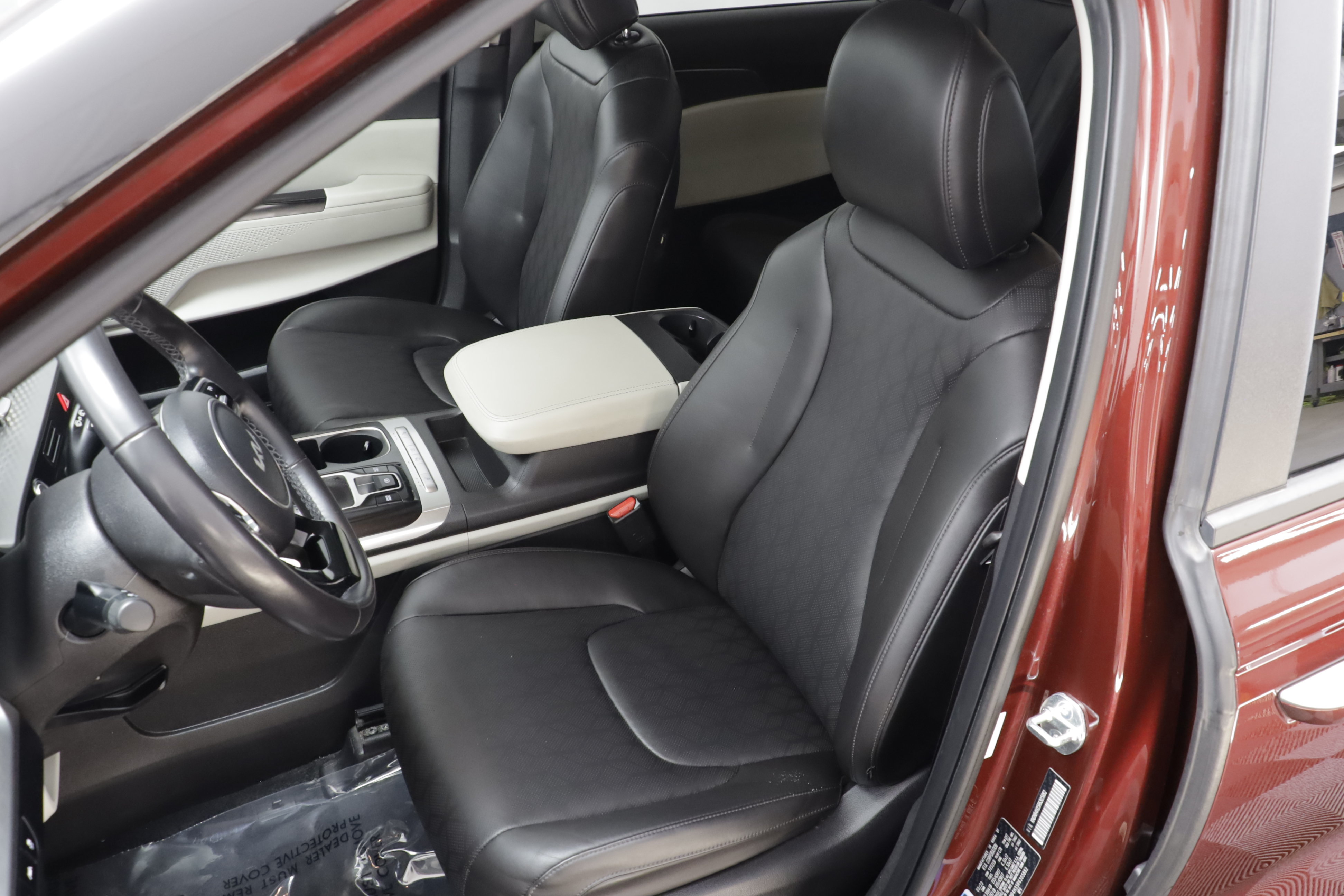Used 2024 Kia Carnival LX FWD image 15