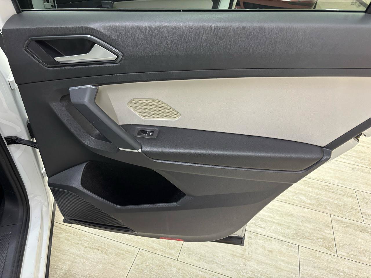 Used 2018 Volkswagen Tiguan SEL FWD image 35