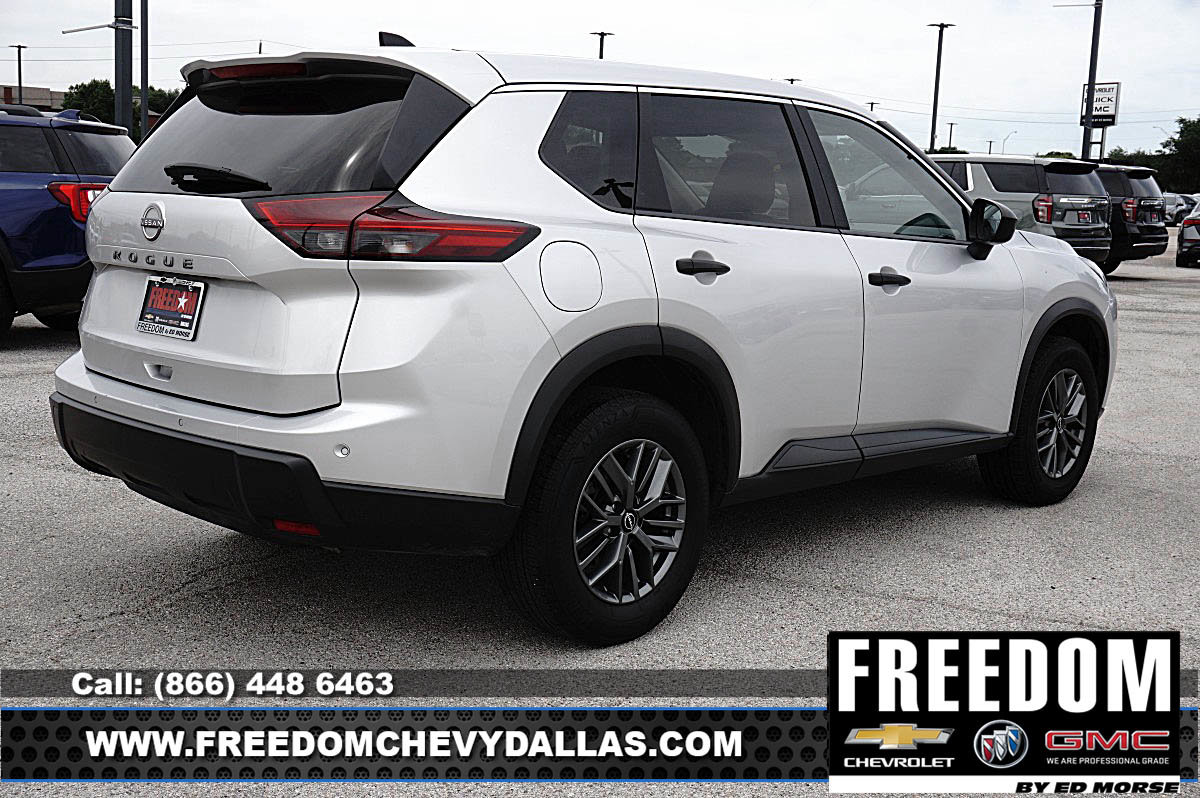 Used 2024 Nissan Rogue S FWD image 39