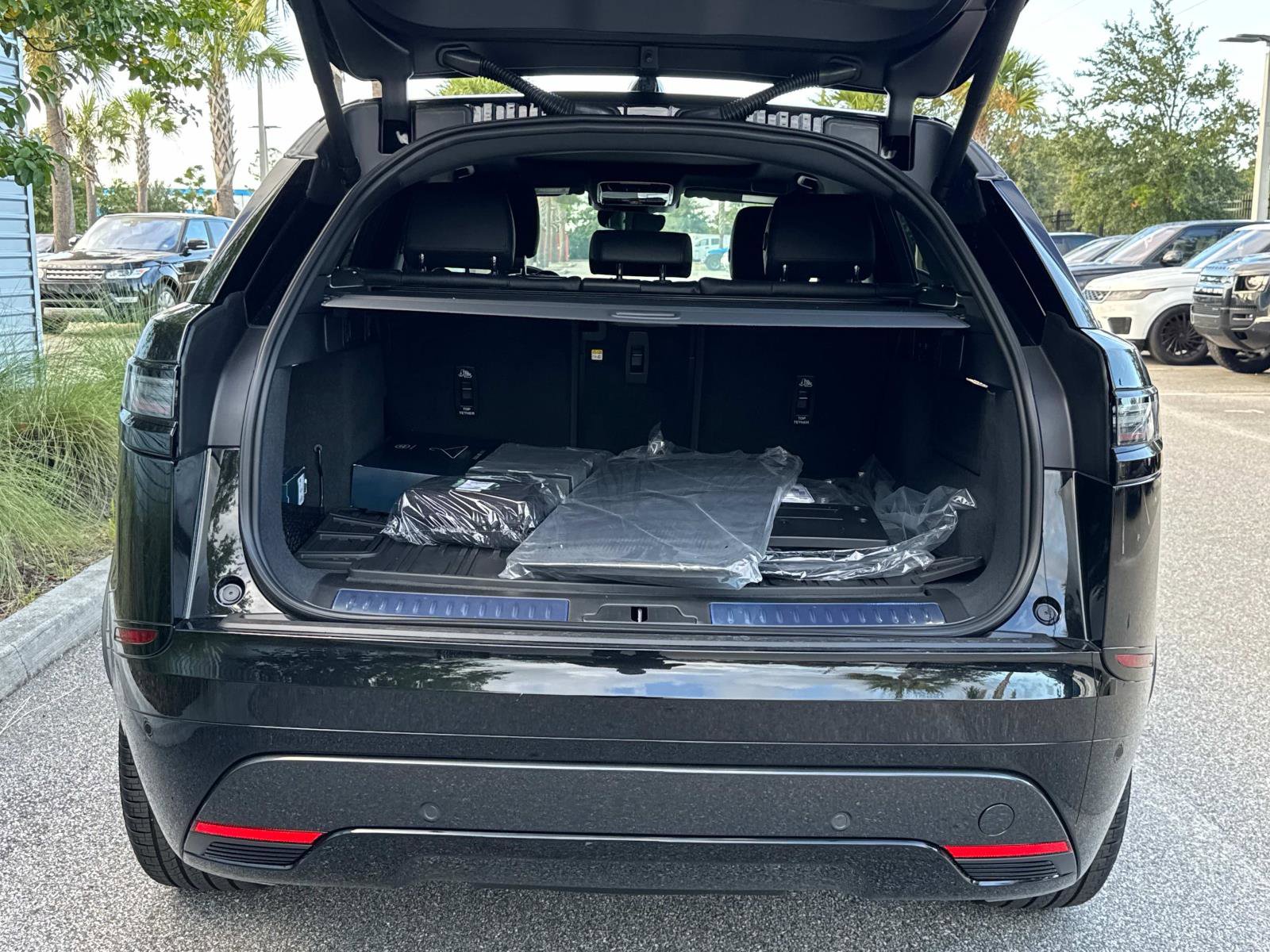 New 2026 Land Rover Range Rover Velar Dynamic SE image 11