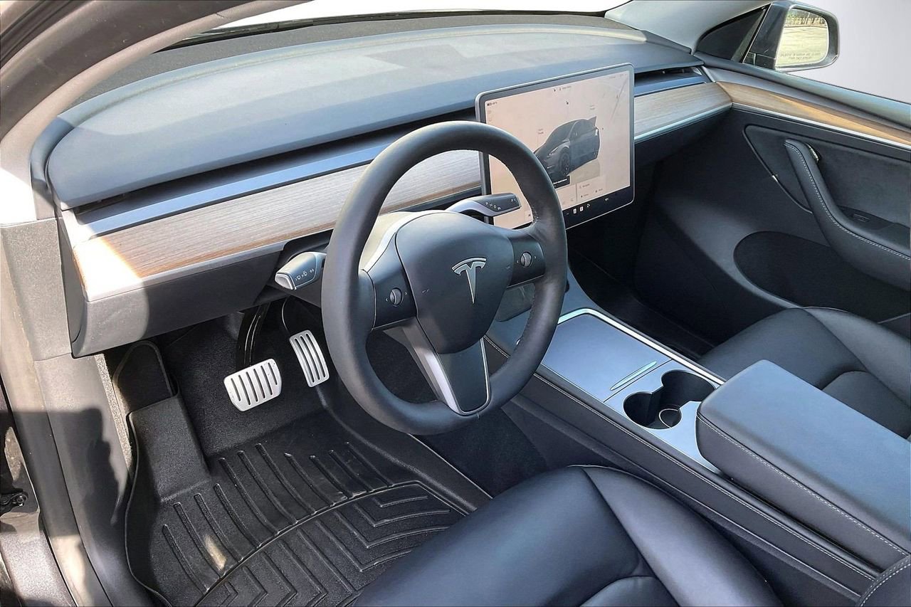 Used 2024 Tesla Model Y Performance image 21