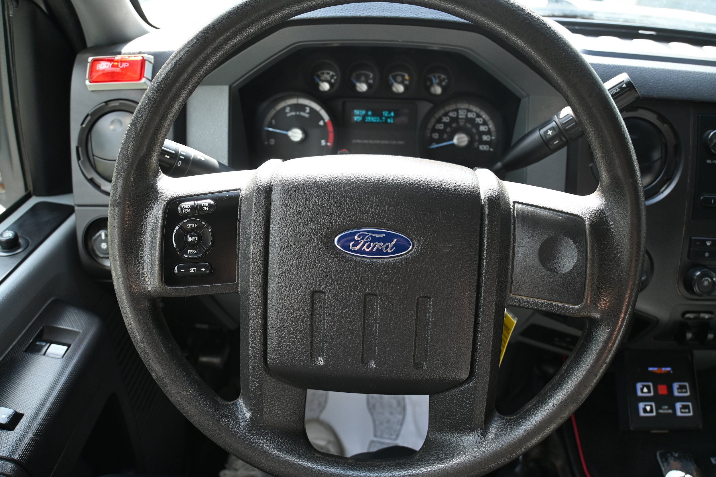 Used 2015 Ford F550 4x4 Regular Cab Super Duty image 9