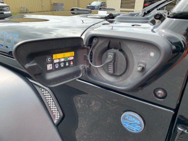 Used 2023 Jeep Wrangler Unlimited w/ Cold Weather Group AWD/4WD image 7
