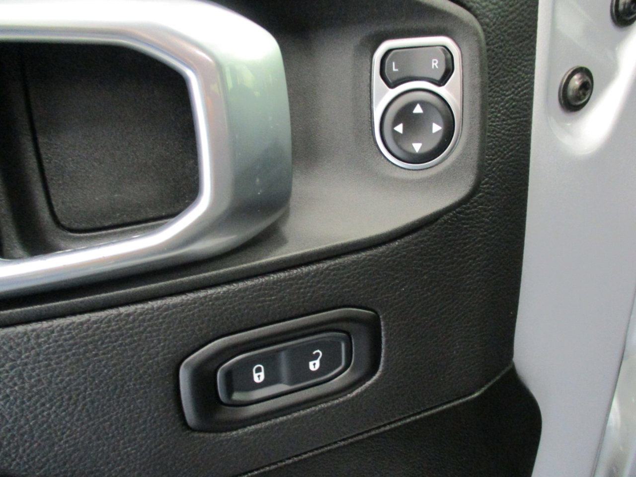 Used 2022 Jeep Wrangler Unlimited Sahara image 15