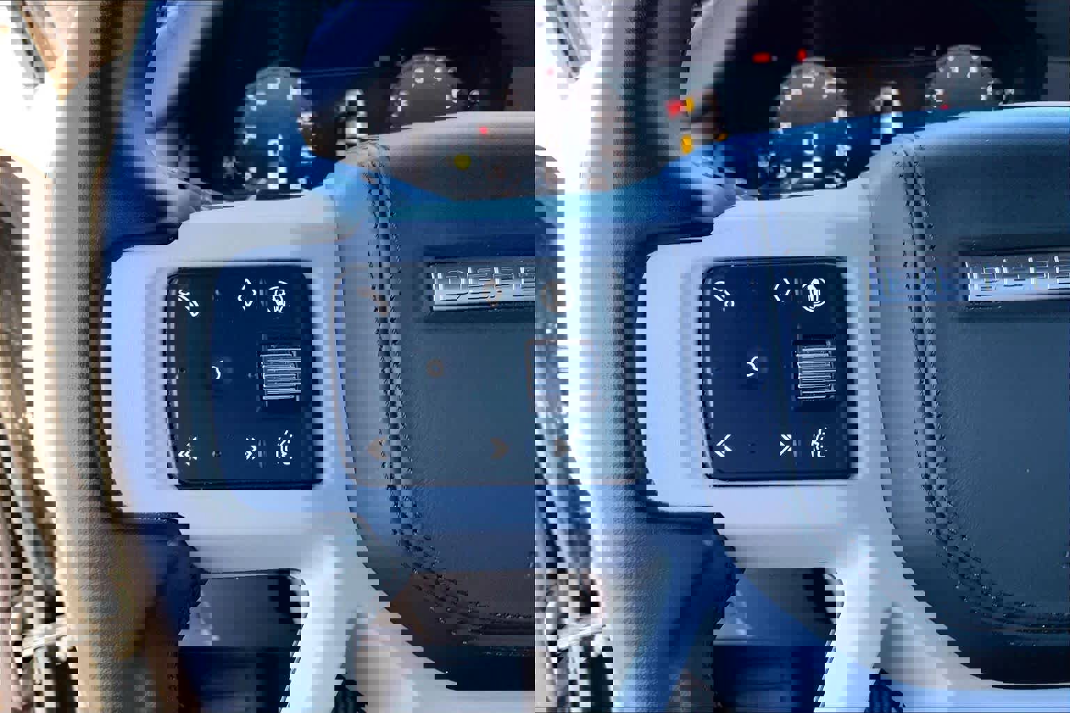 Used 2024 Land Rover Defender 110 SE image 23