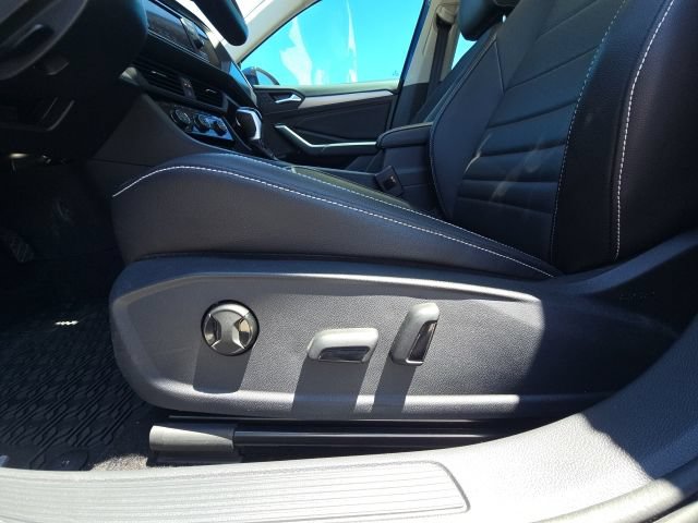 Used 2023 Volkswagen Jetta SE FWD image 17