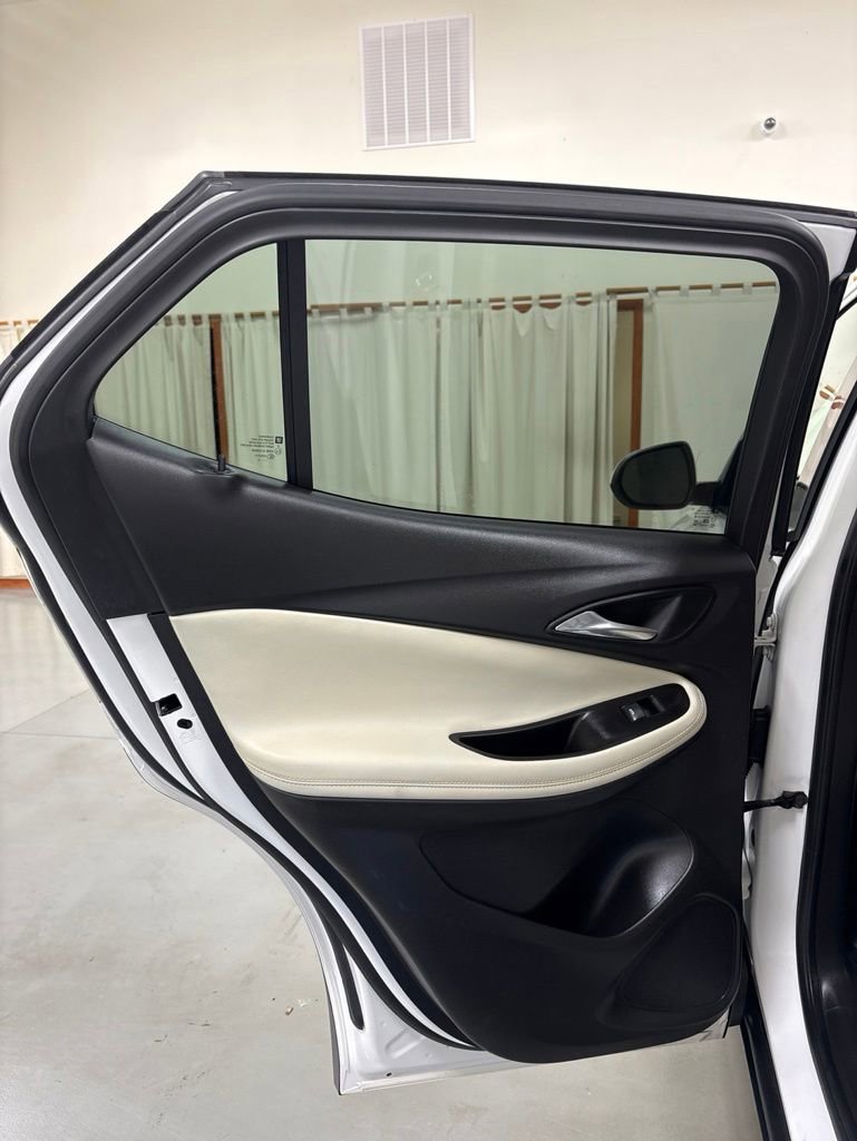 Used 2021 Buick Encore GX Essence AWD/4WD image 19